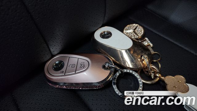 Mercedes-Benz E-Class 2025 — photo 21