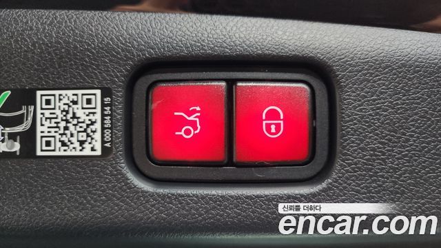Mercedes-Benz E-Class 2025 — photo 25