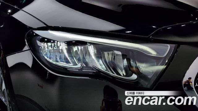 Mercedes-Benz E-Class 2025 — photo 8