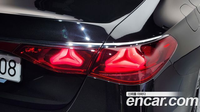 Mercedes-Benz E-Class 2025 — photo 9