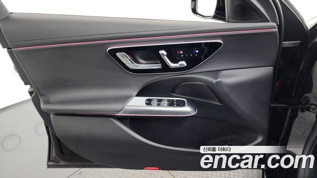 Mercedes-Benz E-Class 2025 — photo 14