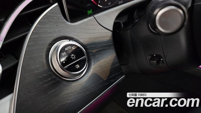 Mercedes-Benz E-Class 2025 — photo 28