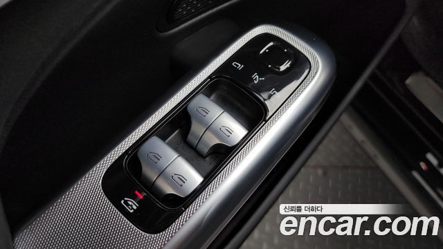 Mercedes-Benz E-Class 2025 — photo 29