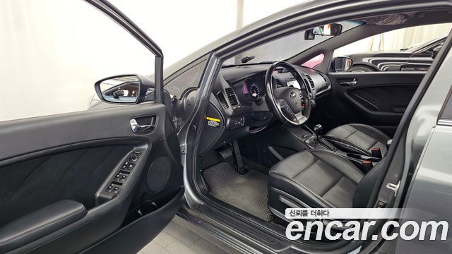 Kia K3 2015 — photo 10