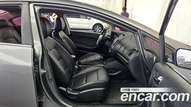 Kia K3 2015 — photo 11