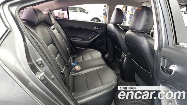 Kia K3 2015 — photo 12