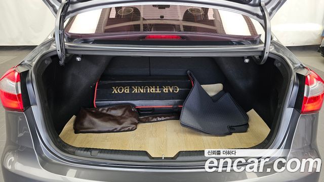Kia K3 2015 — photo 20