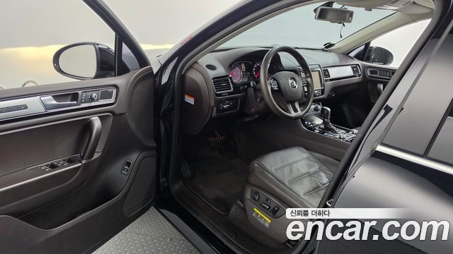 Volkswagen Touareg 2015 — photo 10