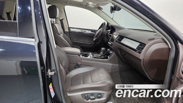 Volkswagen Touareg 2015 — photo 11