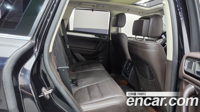 Volkswagen Touareg 2015 — photo 12