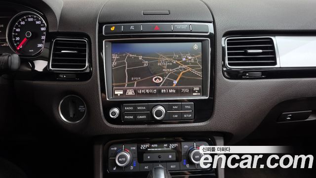 Volkswagen Touareg 2015 — photo 14
