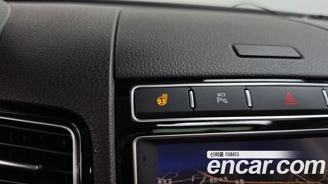 Volkswagen Touareg 2015 — photo 16