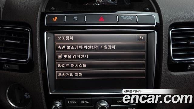 Volkswagen Touareg 2015 — photo 18