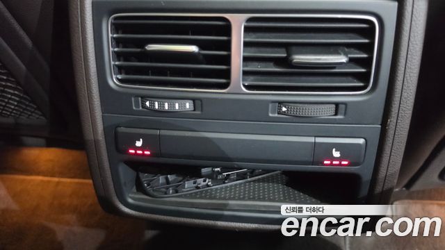 Volkswagen Touareg 2015 — photo 19