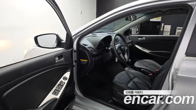 Hyundai Accent 2015 — photo 10