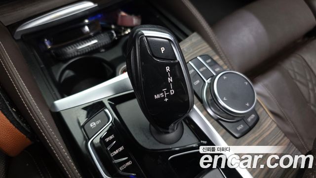 BMW 5-Series 2018 — photo 9