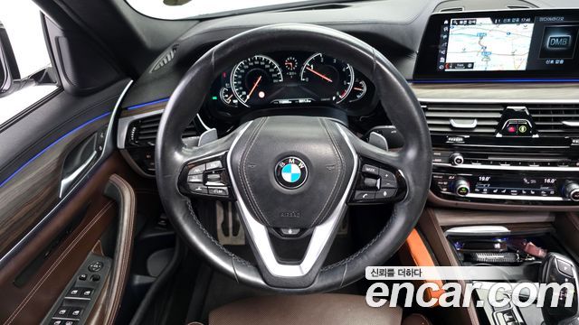 BMW 5-Series 2018 — photo 13