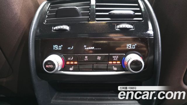 BMW 5-Series 2018 — photo 17