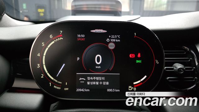 Mini Cooper Convertible 2024 — photo 11