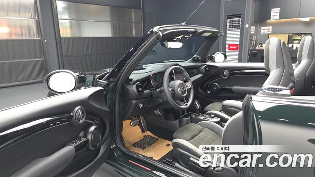 Mini Cooper Convertible 2024 — photo 13