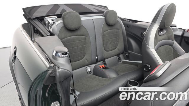 Mini Cooper Convertible 2024 — photo 18