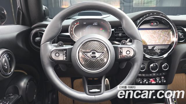 Mini Cooper Convertible 2024 — photo 19