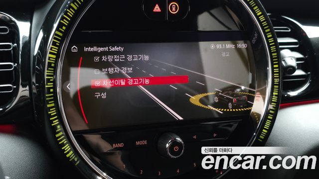 Mini Cooper Convertible 2024 — photo 22