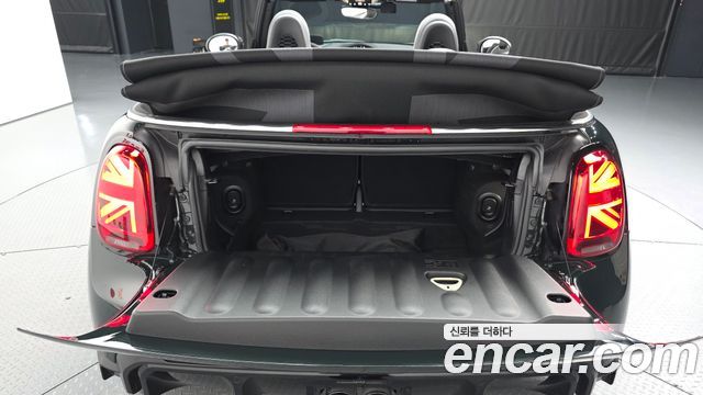 Mini Cooper Convertible 2024 — photo 26