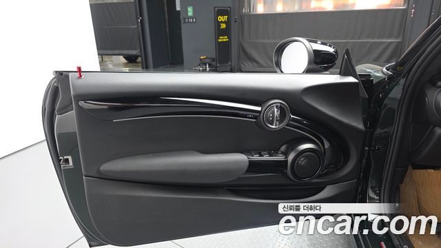 Mini Cooper Convertible 2024 — photo 14