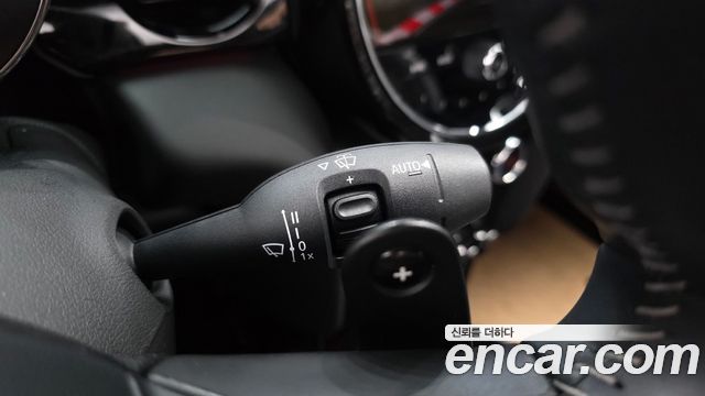 Mini Cooper Convertible 2024 — photo 27