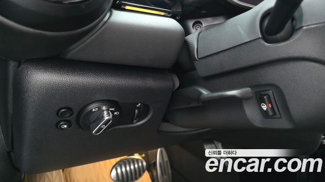 Mini Cooper Convertible 2024 — photo 29