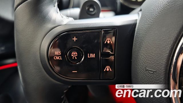 Mini Cooper Convertible 2024 — photo 30