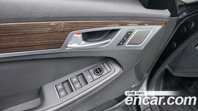 Genesis G80 2018 — photo 25