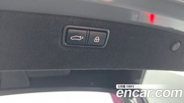 Genesis G80 2018 — photo 33