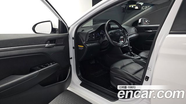 Hyundai AVANTE 2020 — photo 13