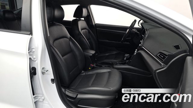 Hyundai AVANTE 2020 — photo 17
