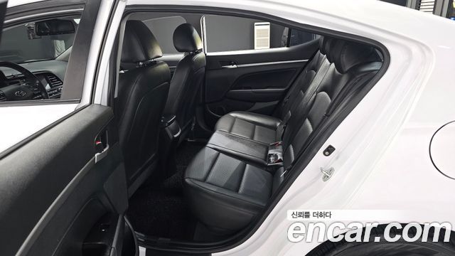 Hyundai AVANTE 2020 — photo 18