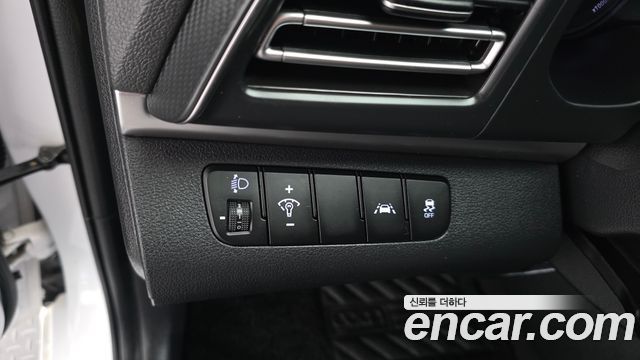Hyundai AVANTE 2020 — photo 23