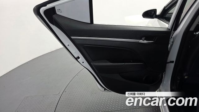 Hyundai AVANTE 2020 — photo 15
