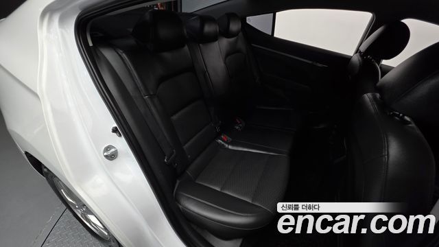 Hyundai AVANTE 2020 — photo 16
