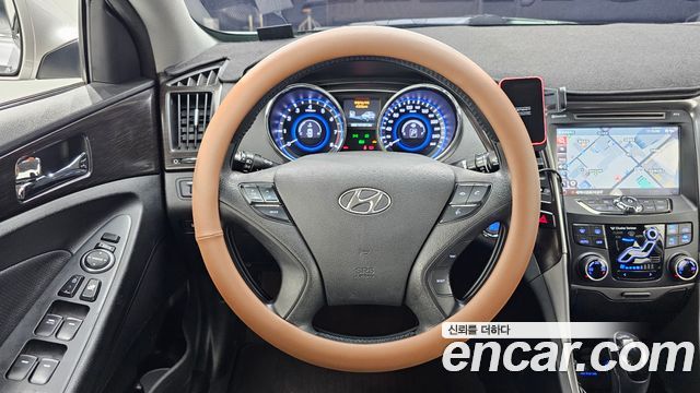 Hyundai Sonata 2012 — photo 13
