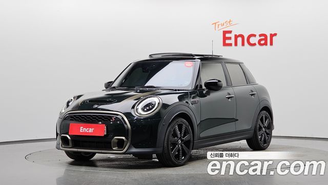 Mini Cooper 2023 — photo 1