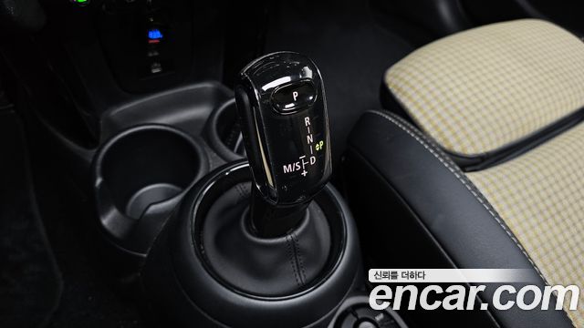Mini Cooper 2023 — photo 9