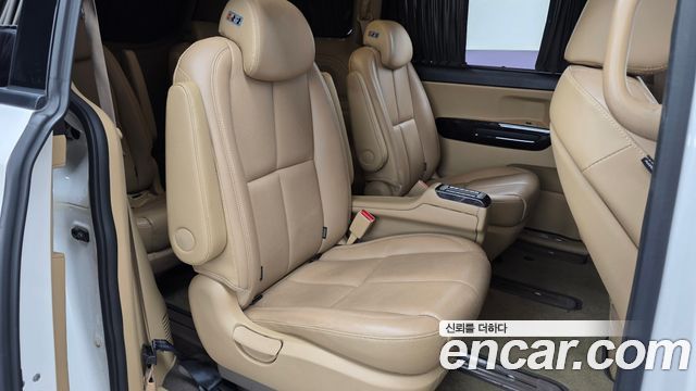 Kia Canival 2019 — photo 17