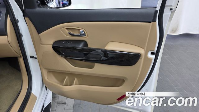 Kia Canival 2019 — photo 15