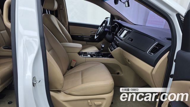 Kia Canival 2019 — photo 16