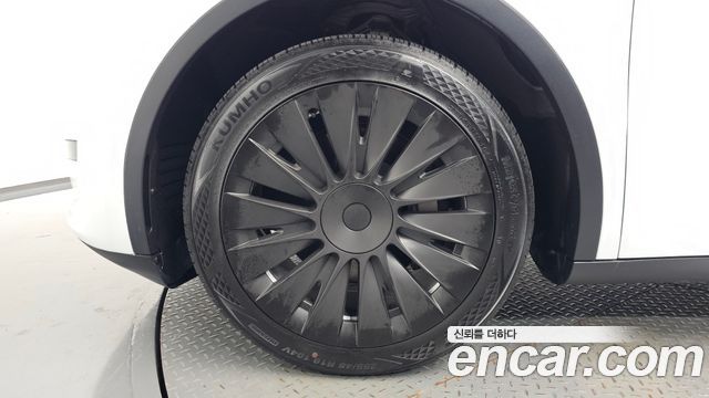 Tesla Model Y 2024 — photo 5