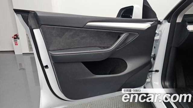Tesla Model Y 2024 — photo 14