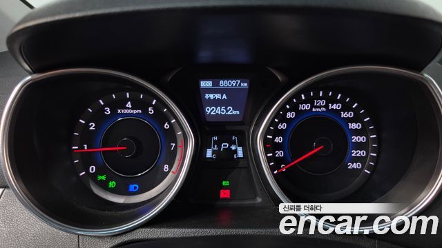 Hyundai AVANTE 2014 — photo 11