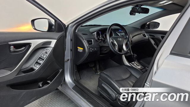 Hyundai AVANTE 2014 — photo 13